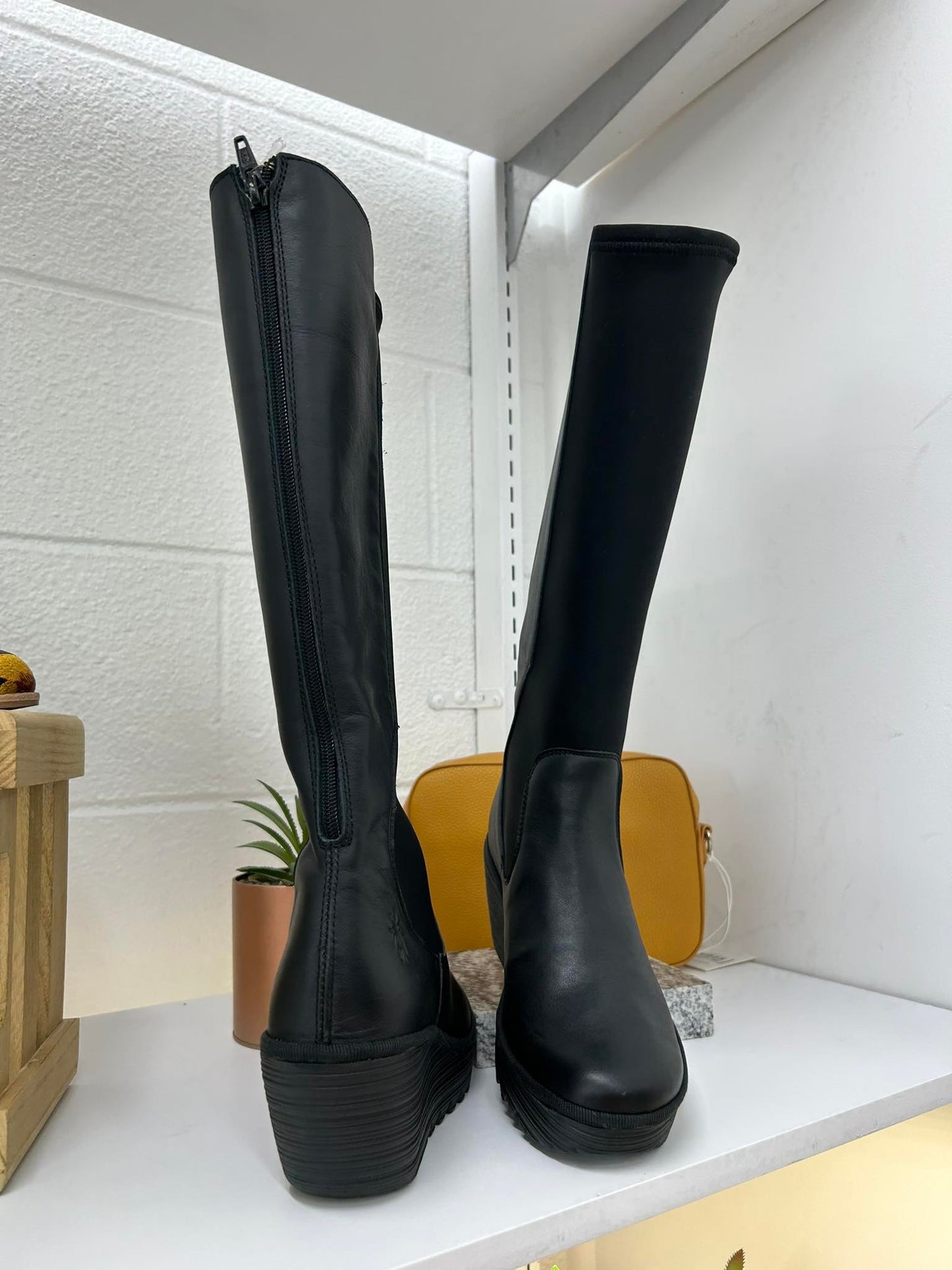 Fly London Yoja - Black