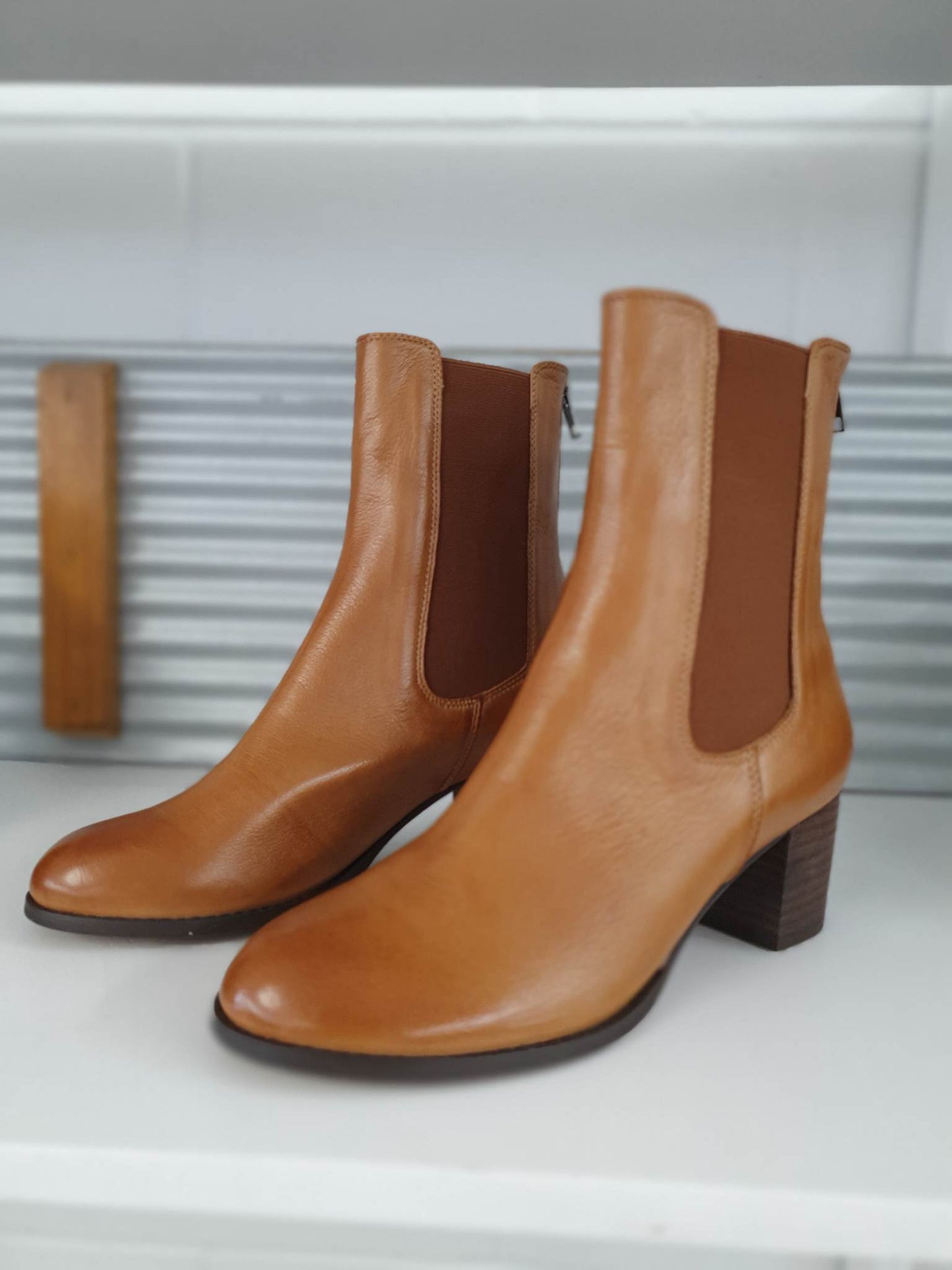 Django & Juliette Sebasy - Tan Choco Heel