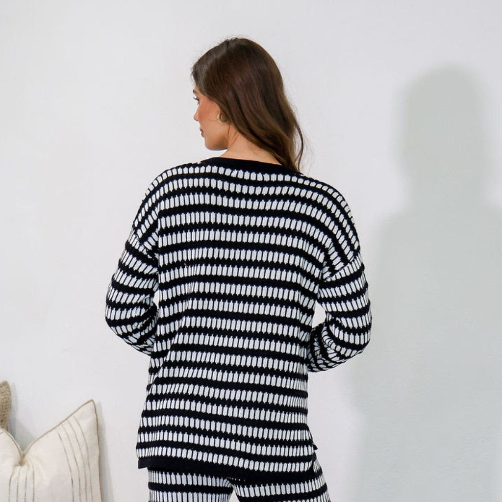 Label of Love | V-Neck Jumper - Black/White