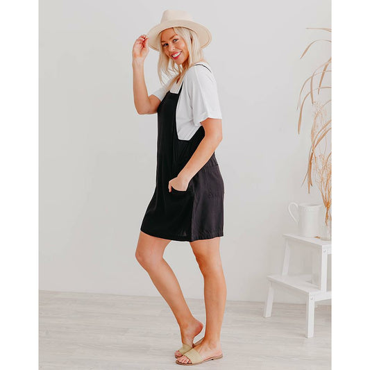Freez - Short Pinafore Black