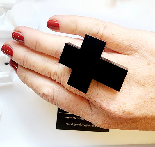 M and D Jewellery - Cross Ring | Black
