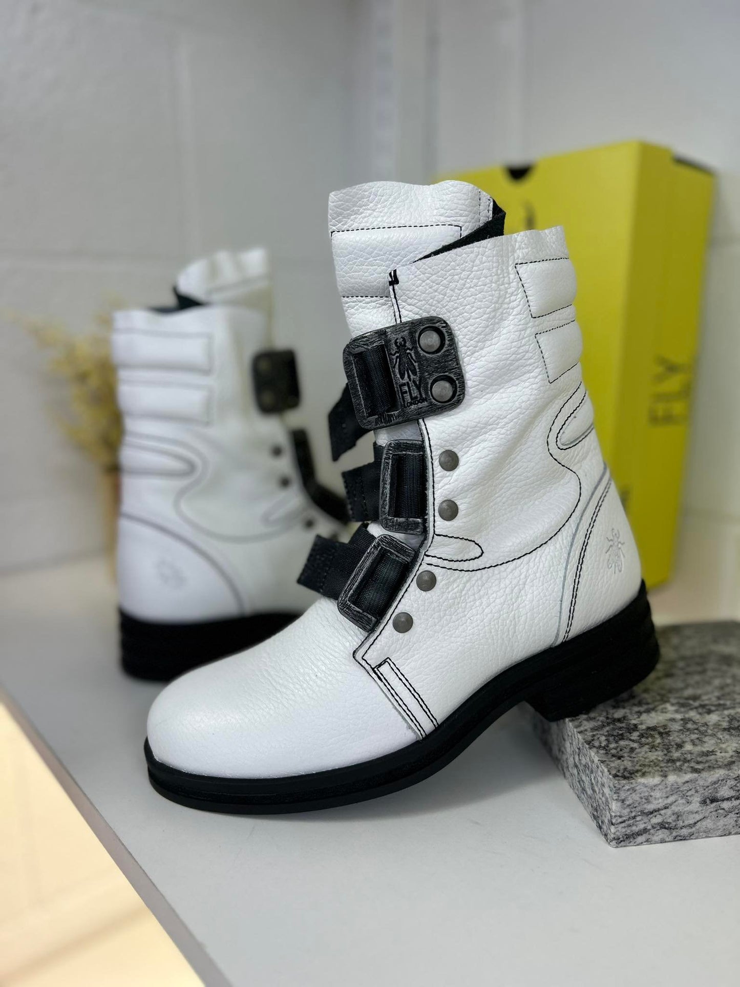 Fly London Kiff - White