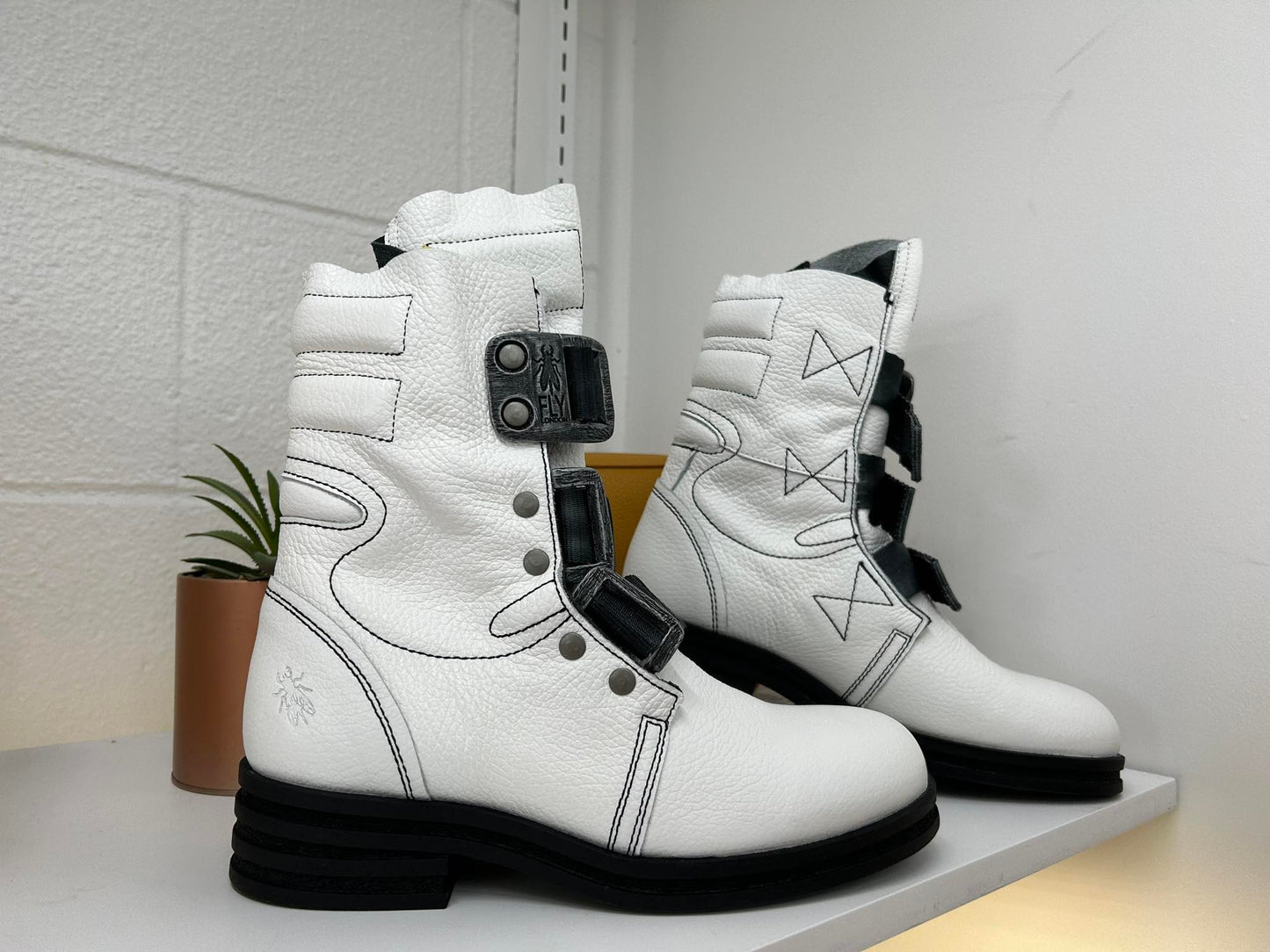 Fly London Kiff - White