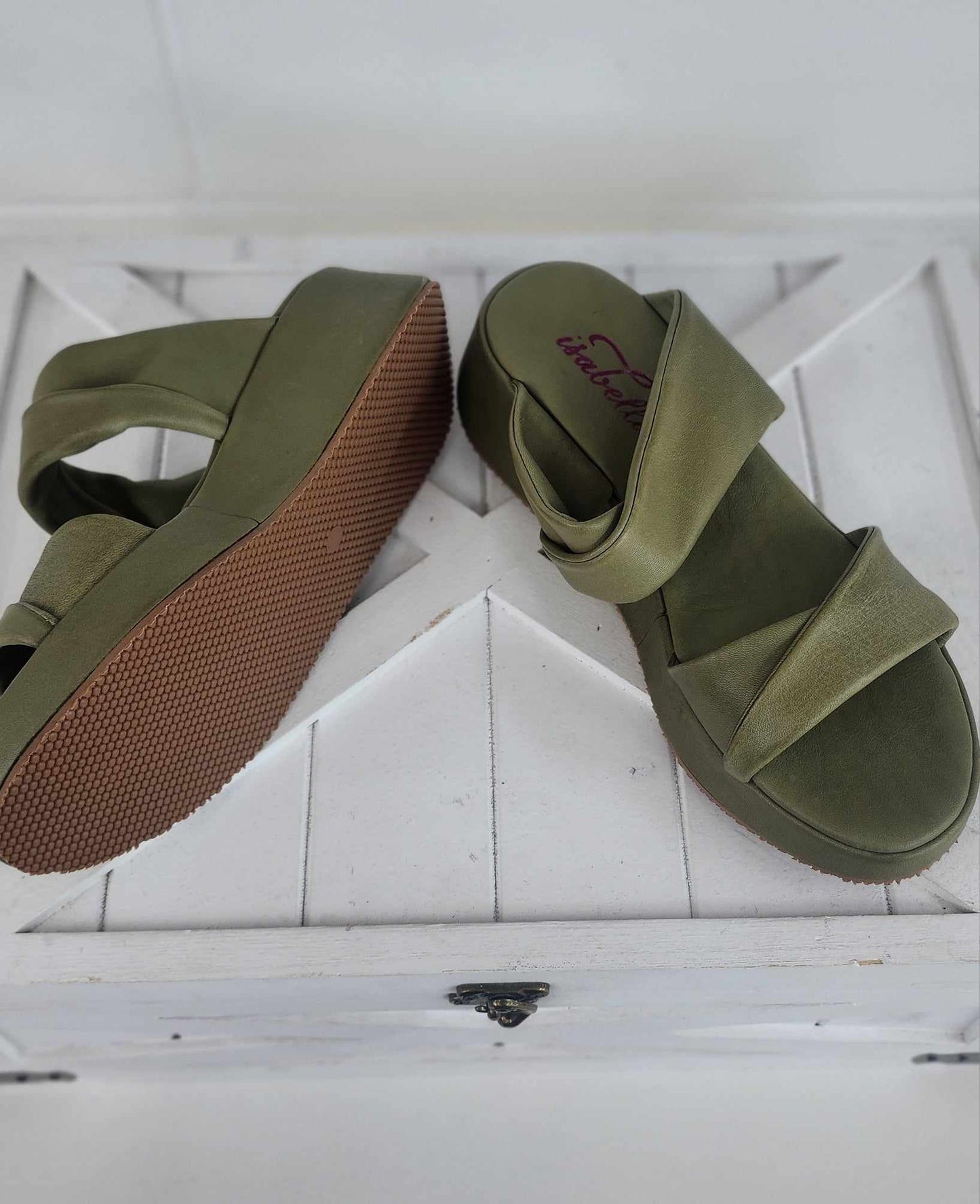 Isabella | Darwin Shoe - Khaki