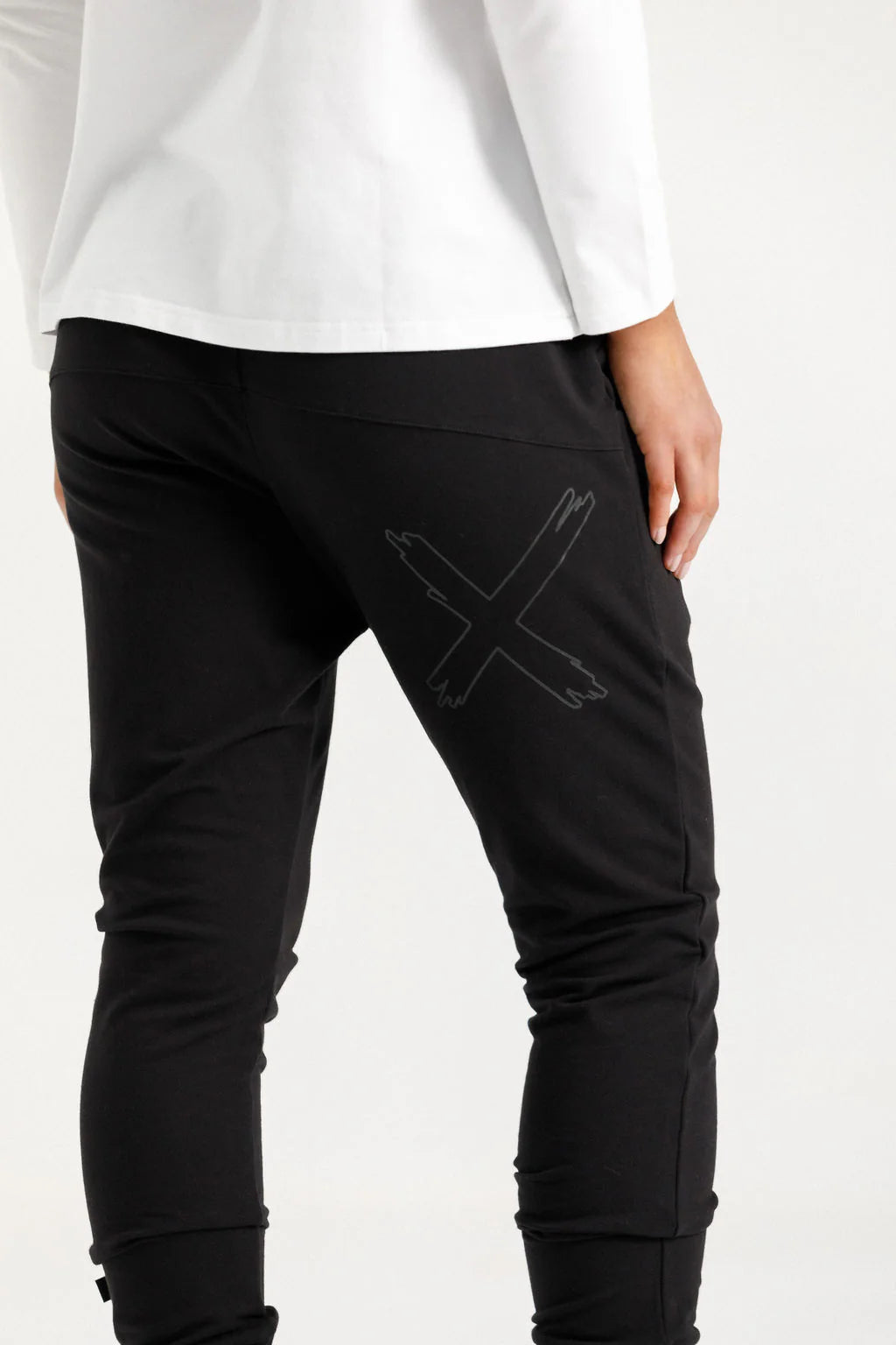 Homelee | Apartment Pants Winter - Black with Black X Outline