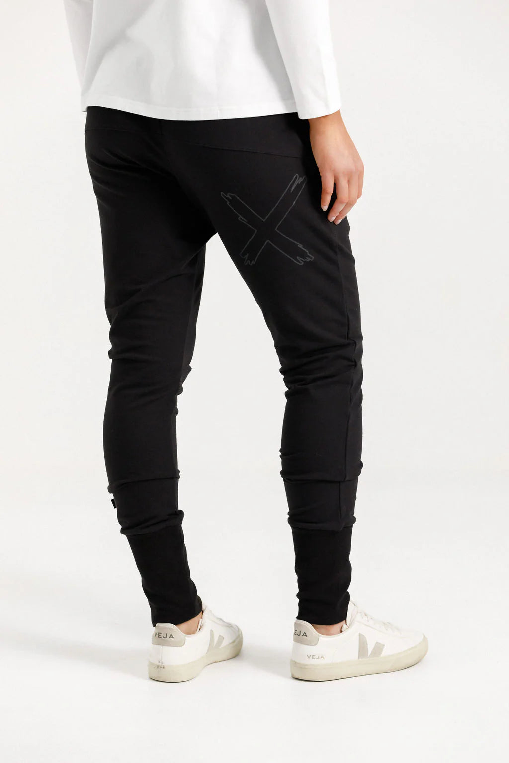 Homelee | Apartment Pants Winter - Black with Black X Outline