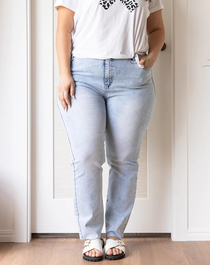 Bee Madison - Jess Jeans | Light Wash