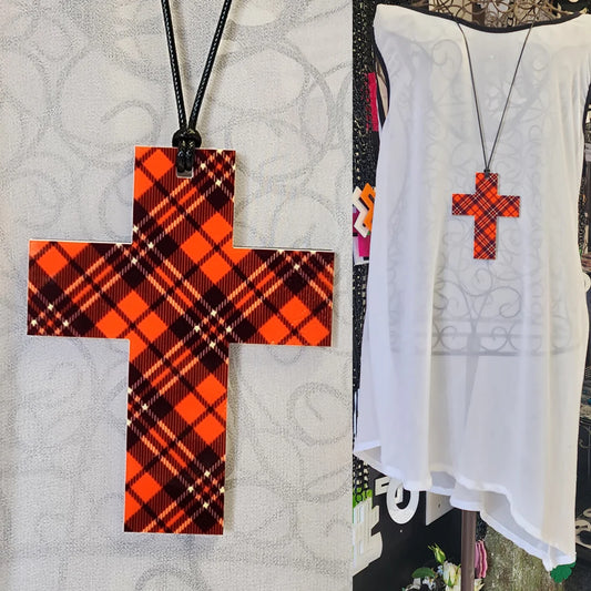M and D Jewellery - patterned Cross 6mm | Red Tartan