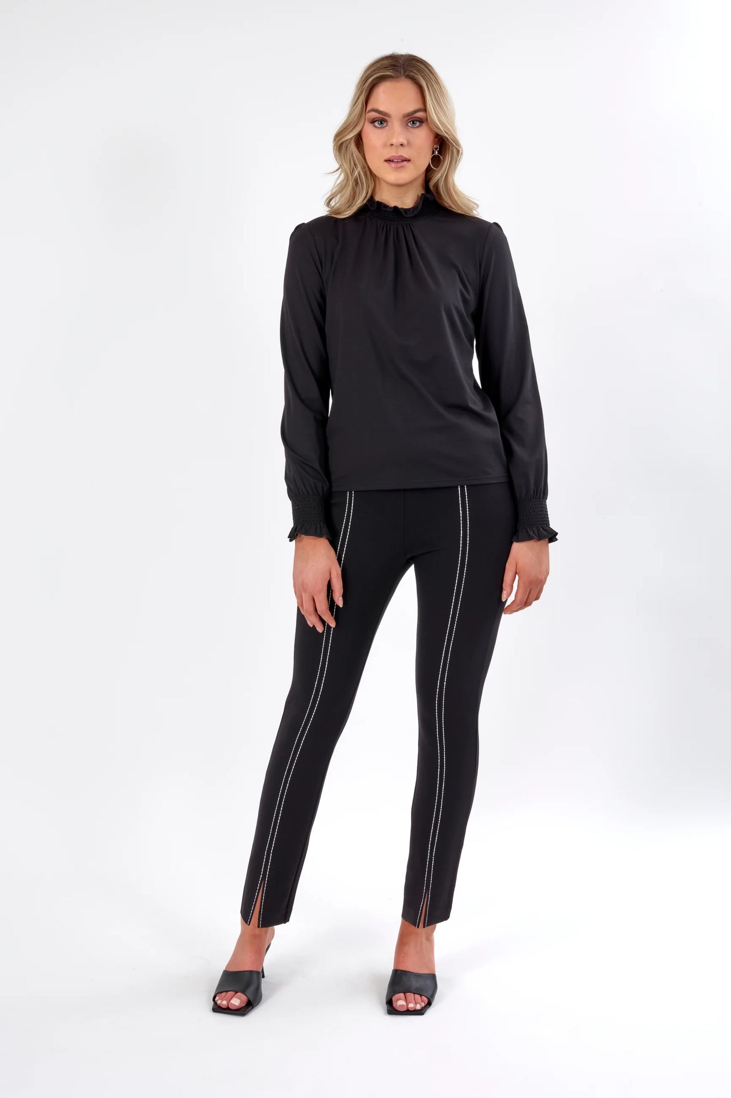 KNEWE - Miso Top | Black