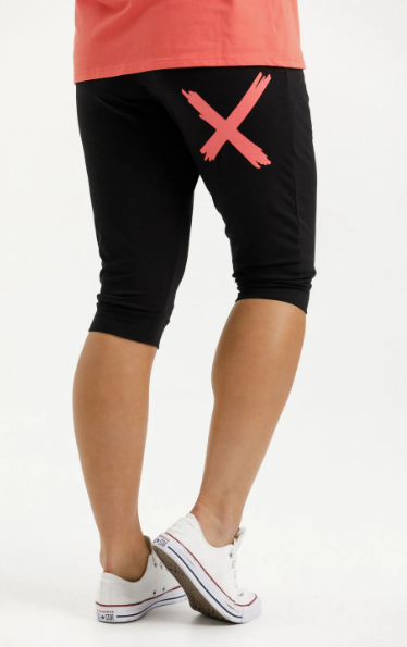 Homelee | 3/4 Apartment Pants - Black with Berry X