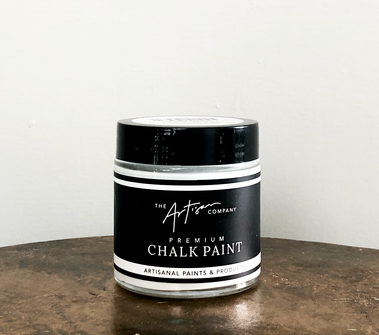 Adrianna chalk paint used in tropical-style interior – energetic and lively