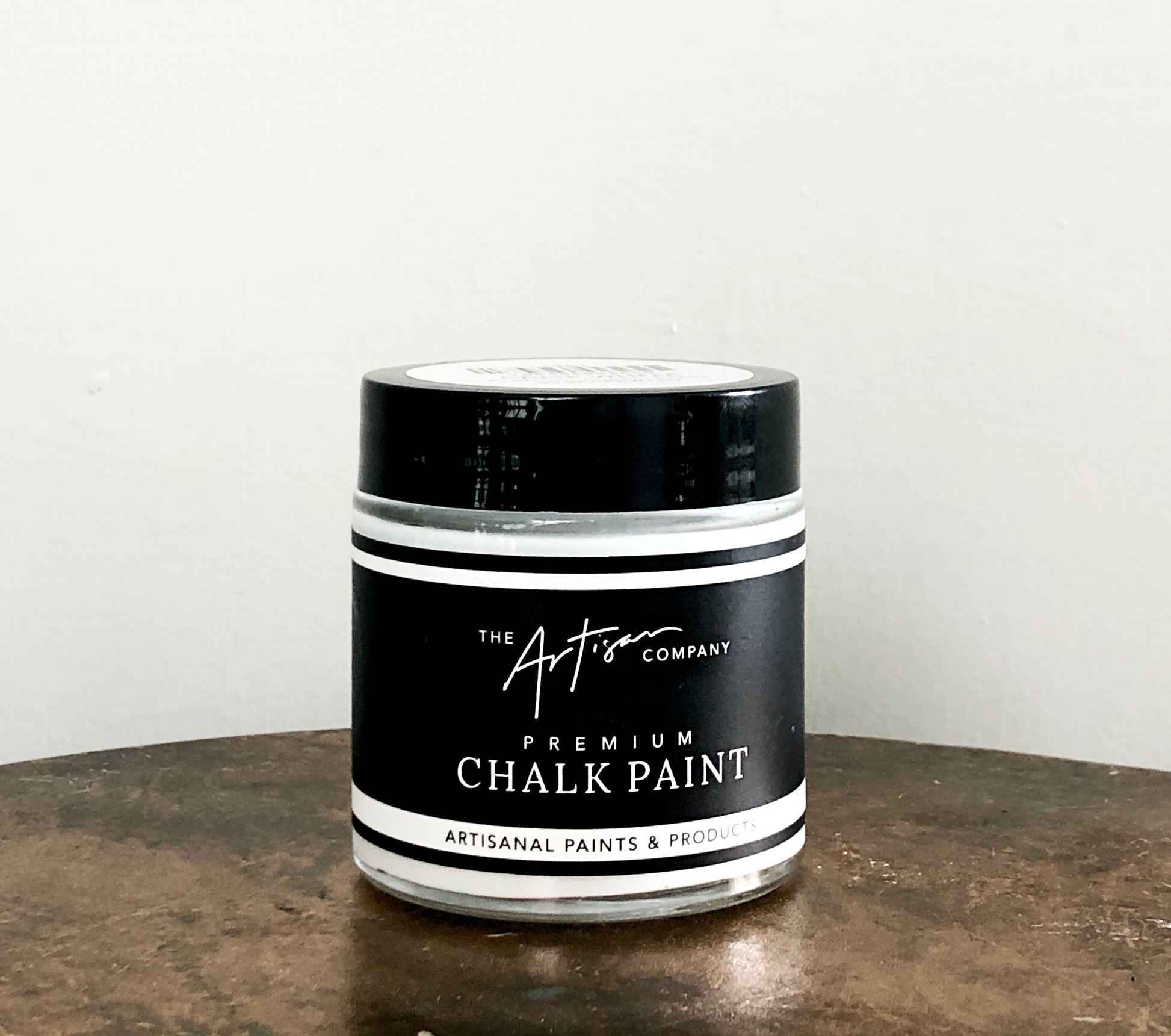 Adrianna chalk paint used in tropical-style interior – energetic and lively