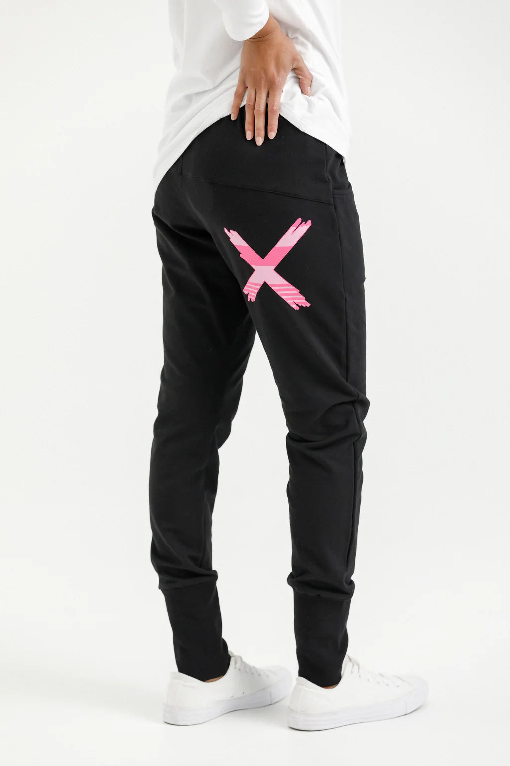 Homelee | Apartment Pants Winter - Black with Irregular Pink Stripe X