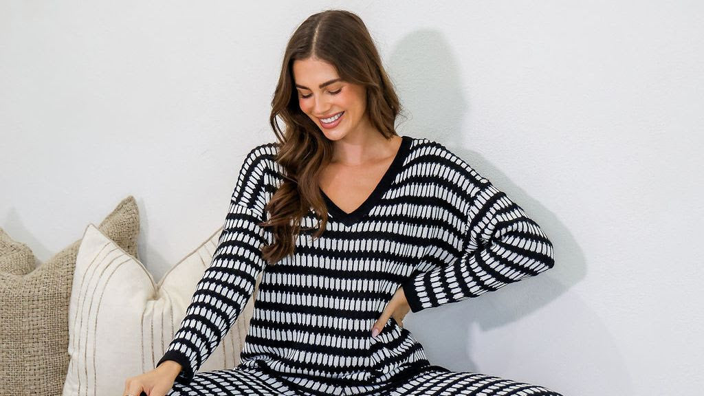 Label of Love | V-Neck Jumper - Black/White