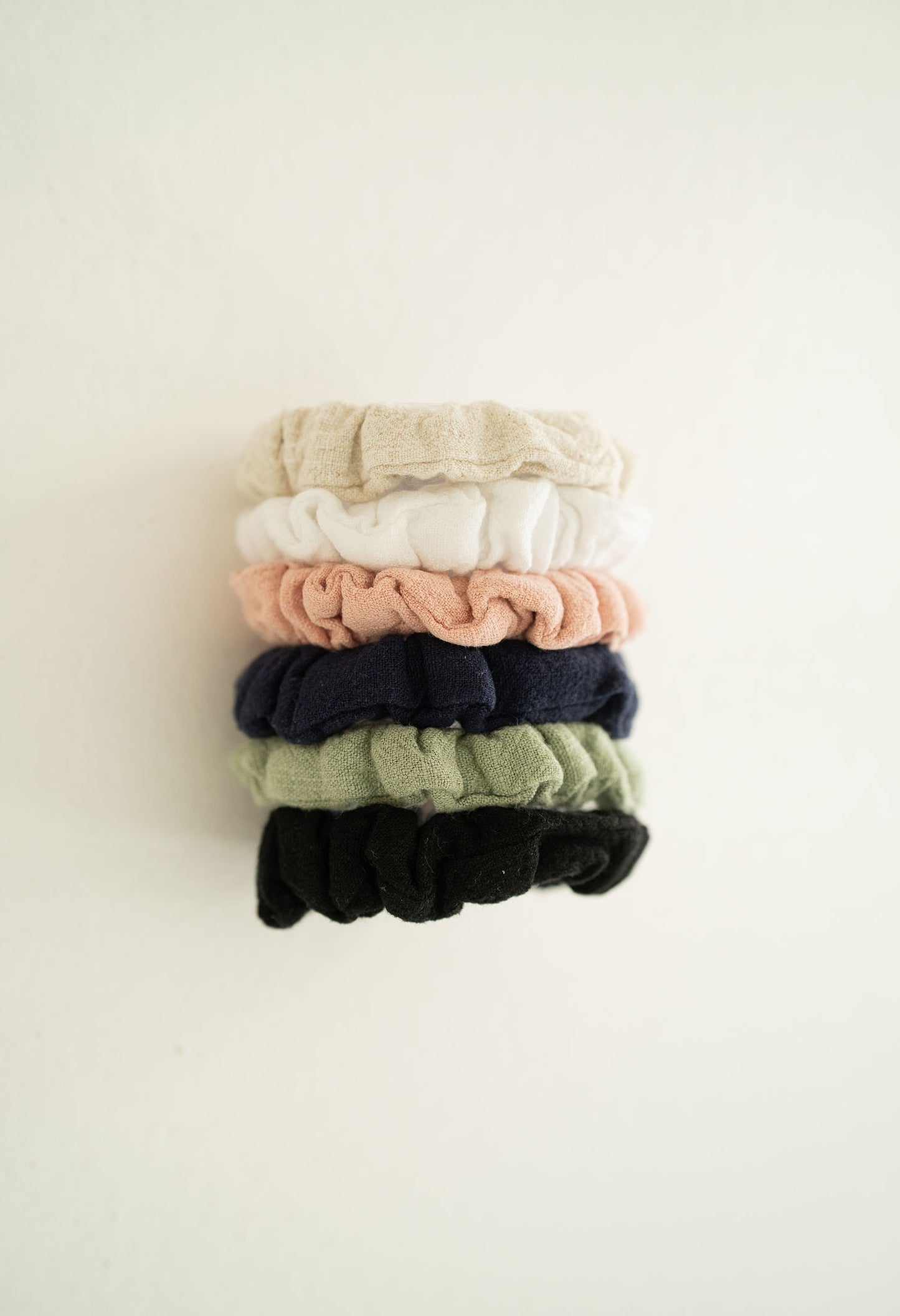 HUMIDITY - Bella Scrunchie | Black